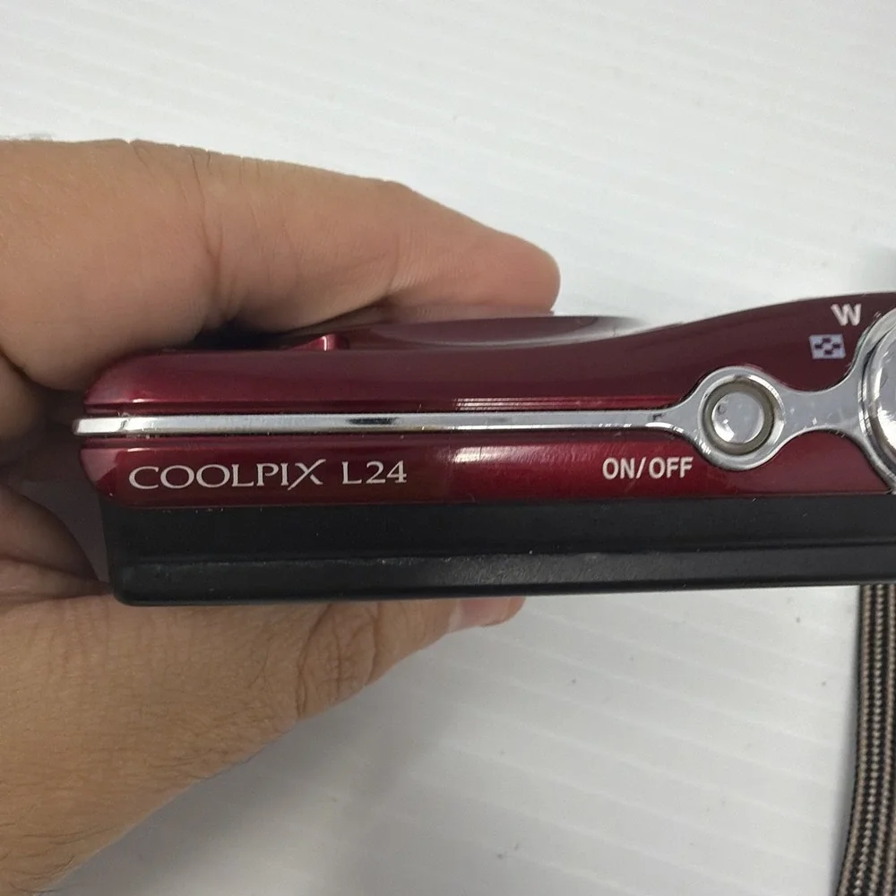 Nikon Coolpix L24 Digital Camera – Red – Battery Cover Faulty – READ***